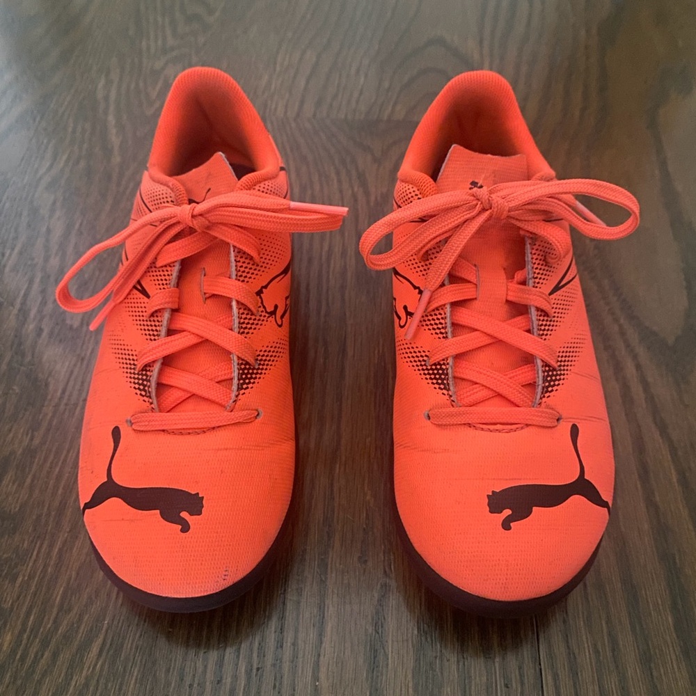 Puma Unisex-Child Attacanto Turf Training Soccer Cleats
